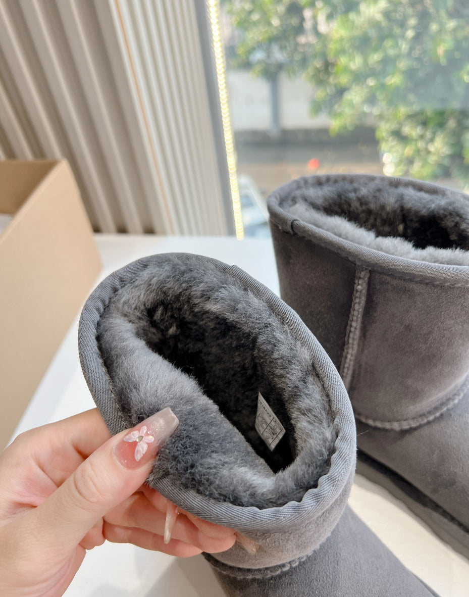 Authentic UGG Women's Classic Short II