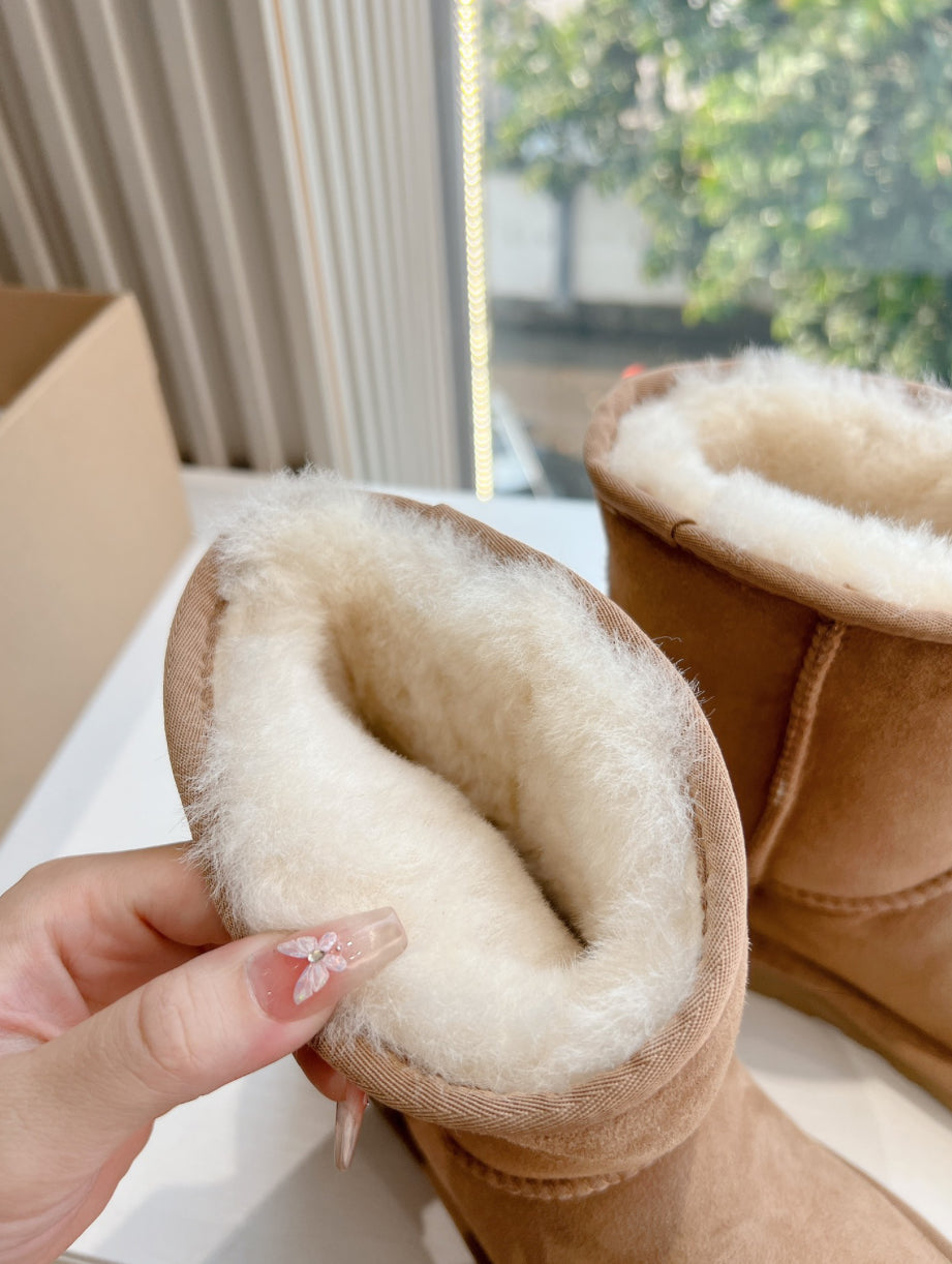 Authentic UGG Women's Classic Short II