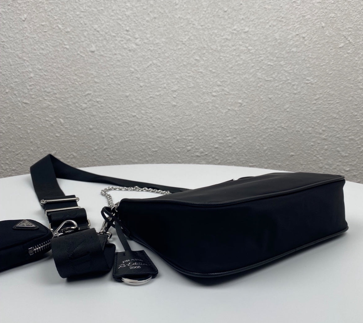 Authentic Prada Re-Edition 2005 Re-Nylon bag