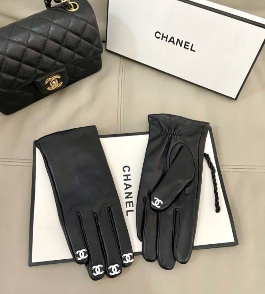 Authentic Chanel Fall-Winter 2025/26 Lambskin Gloves