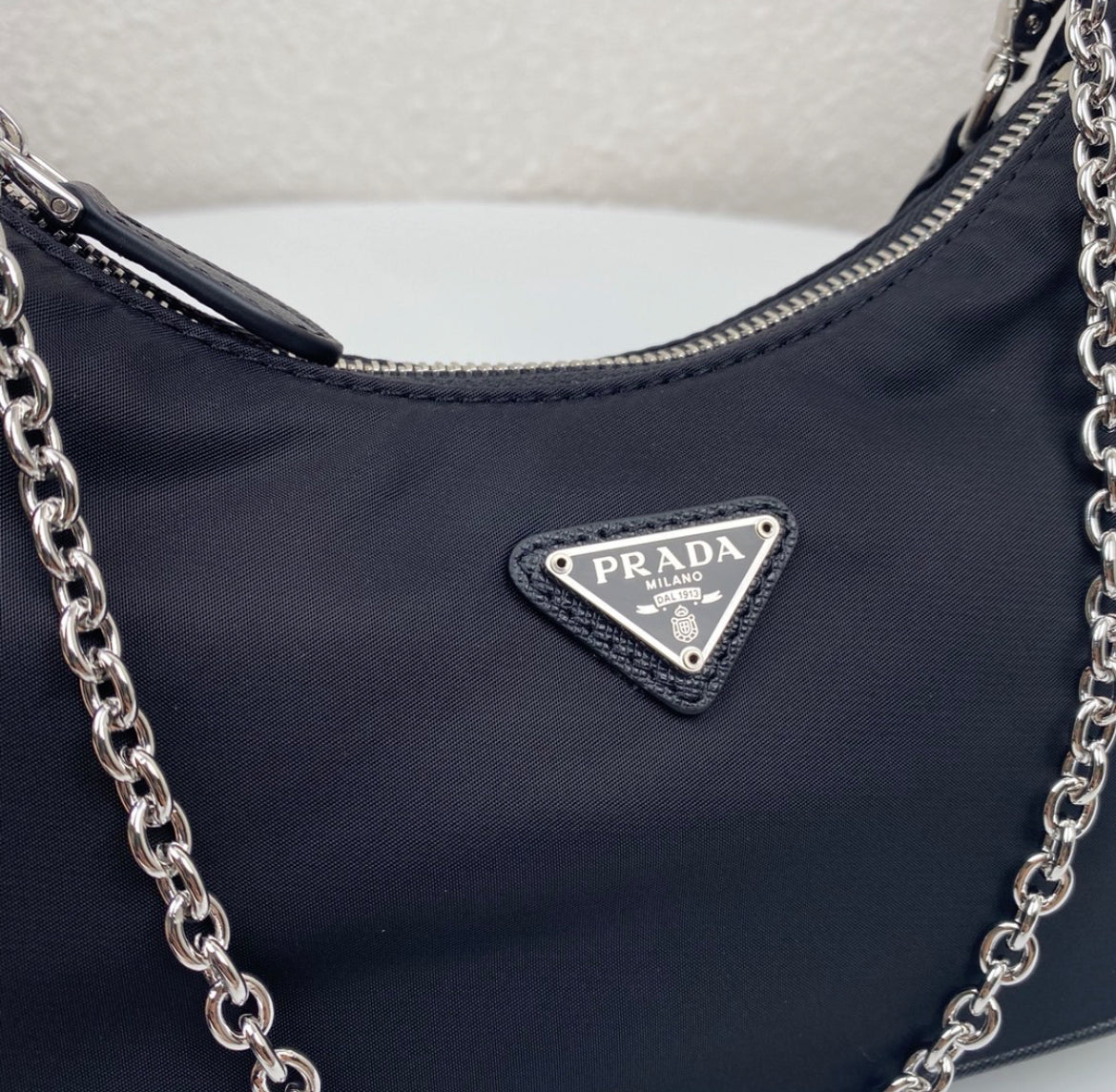 Authentic Prada Re-Edition 2005 Re-Nylon bag