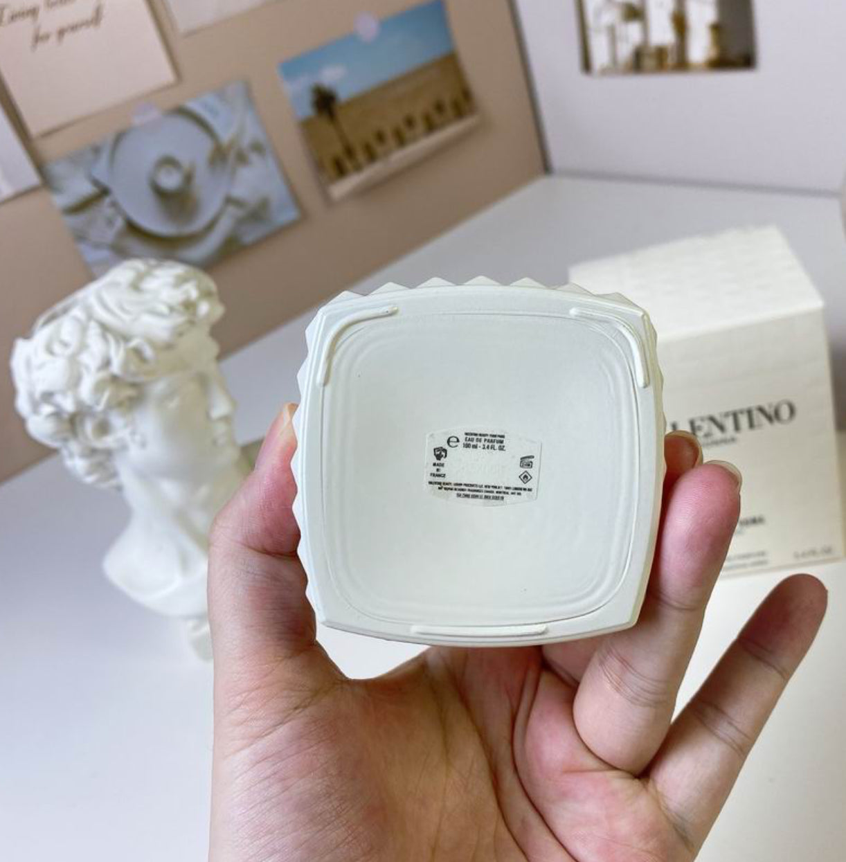 Authentic Valentiono Donna Born In Roma Ivory Eau De Parfum