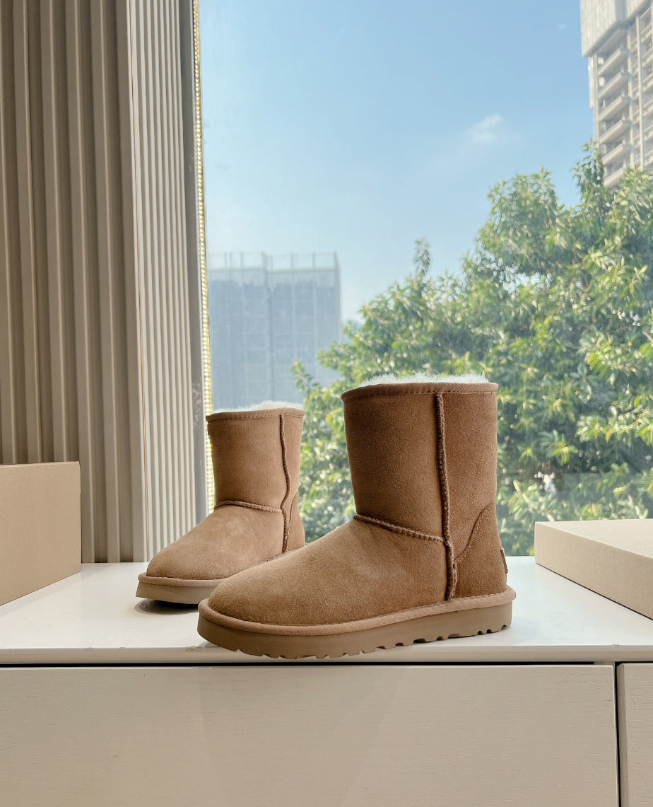 Authentic UGG Women's Classic Short II