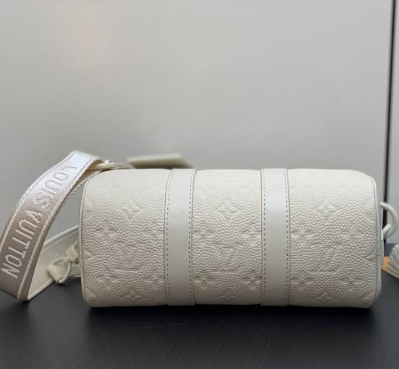 Authentic Louis Vuittom Keepall Bandoulière 25