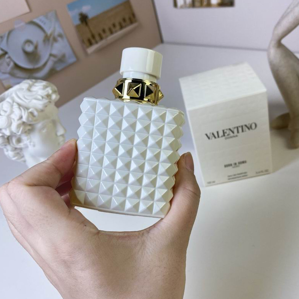 Authentic Valentiono Donna Born In Roma Ivory Eau De Parfum