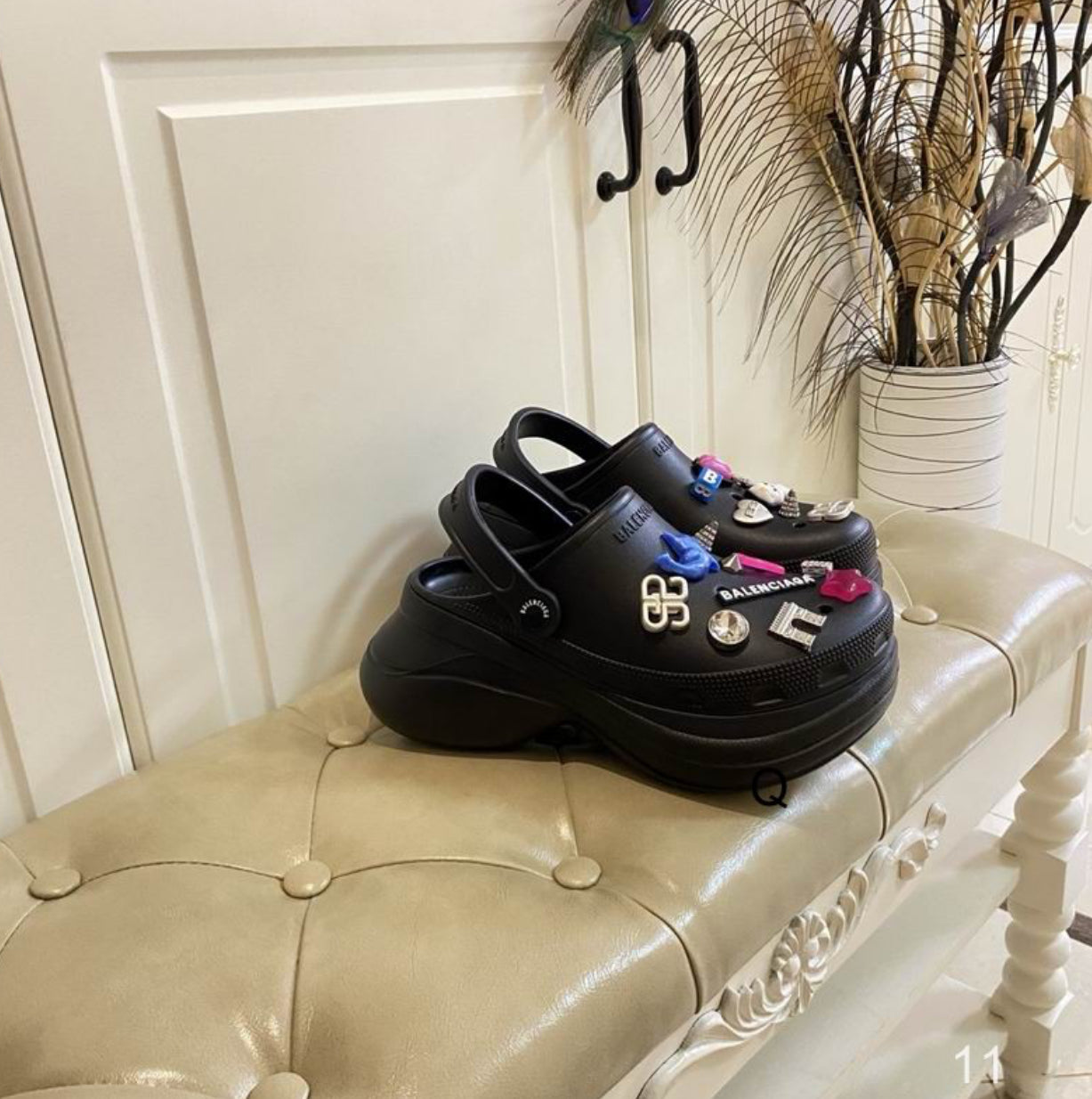 Balenciaga Mule Jibbitz  Crocs