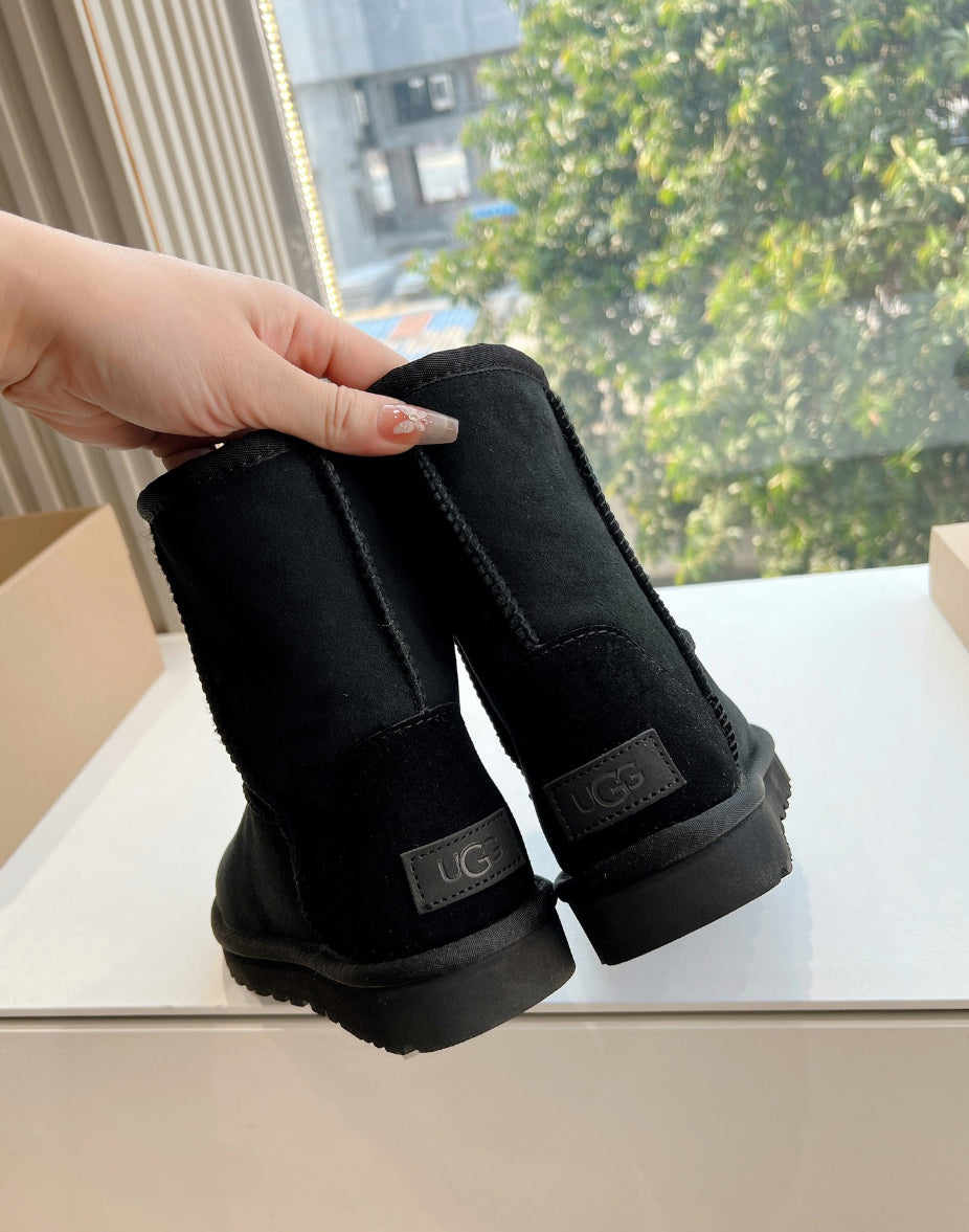 Authentic UGG Women's Classic Short II