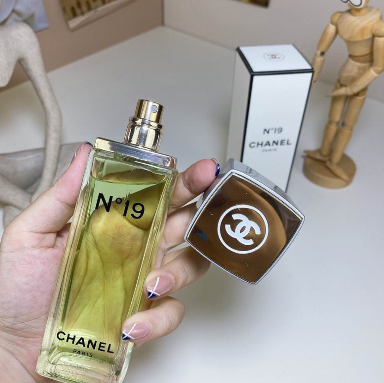 N°19 EAU DE TOILETTE