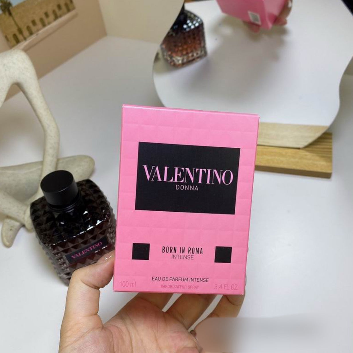 Authentic Valentino Donna: BORN IN ROMA INTENSE EAU DE PARFUM SPRAY
