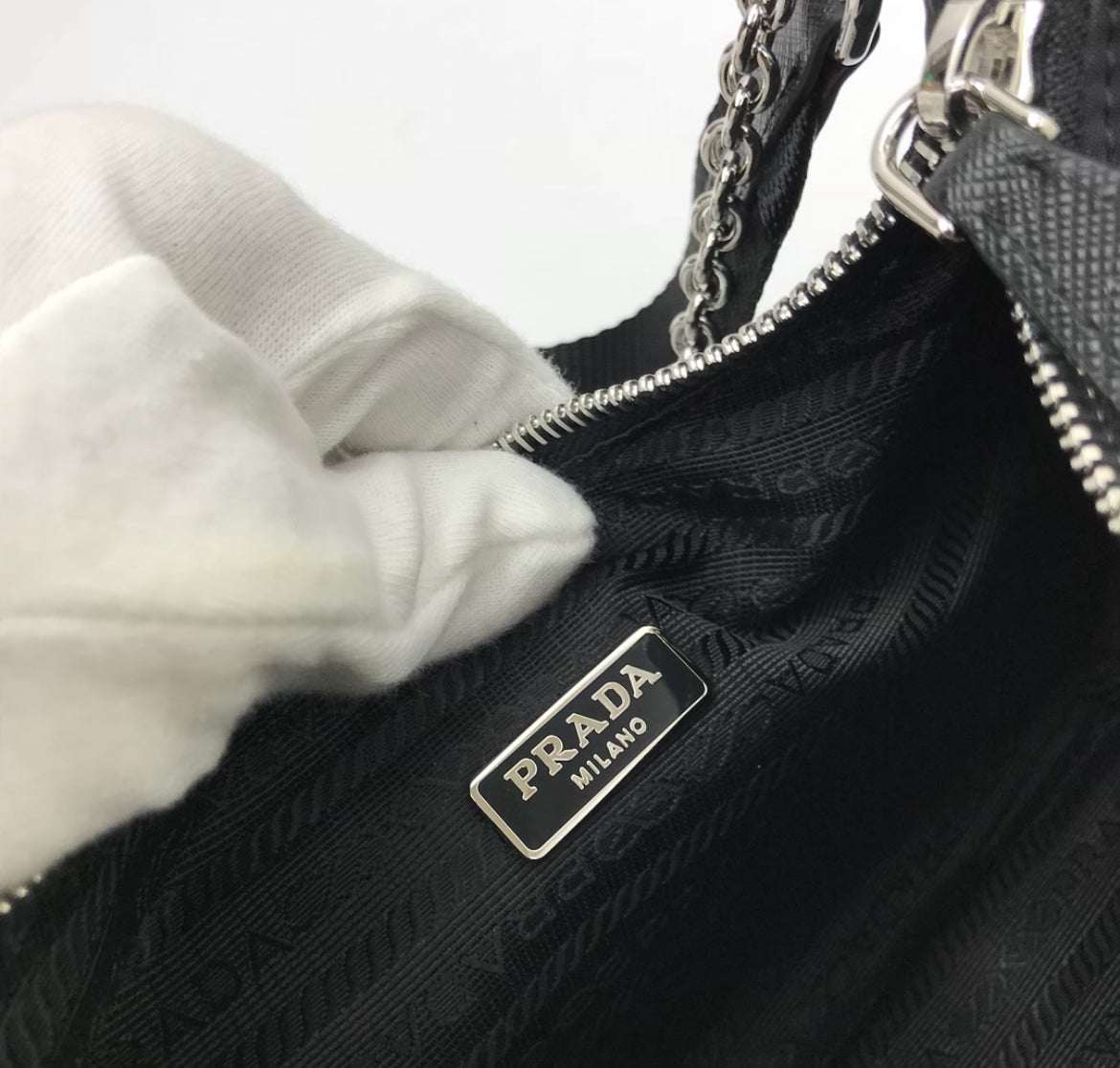 Authentic Prada Re-Edition 2005 Re-Nylon bag
