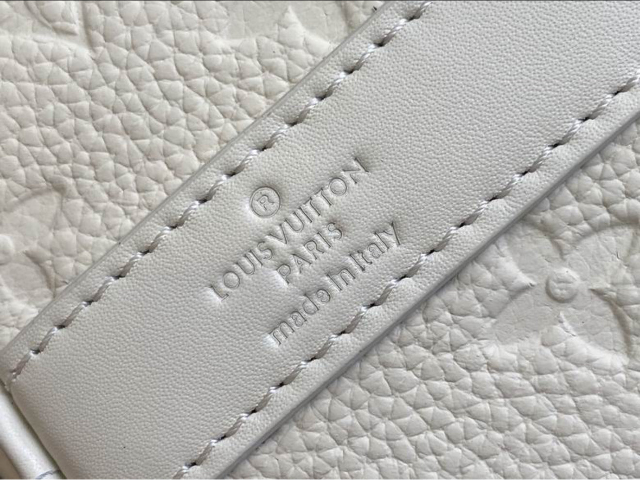 Authentic Louis Vuittom Keepall Bandoulière 25