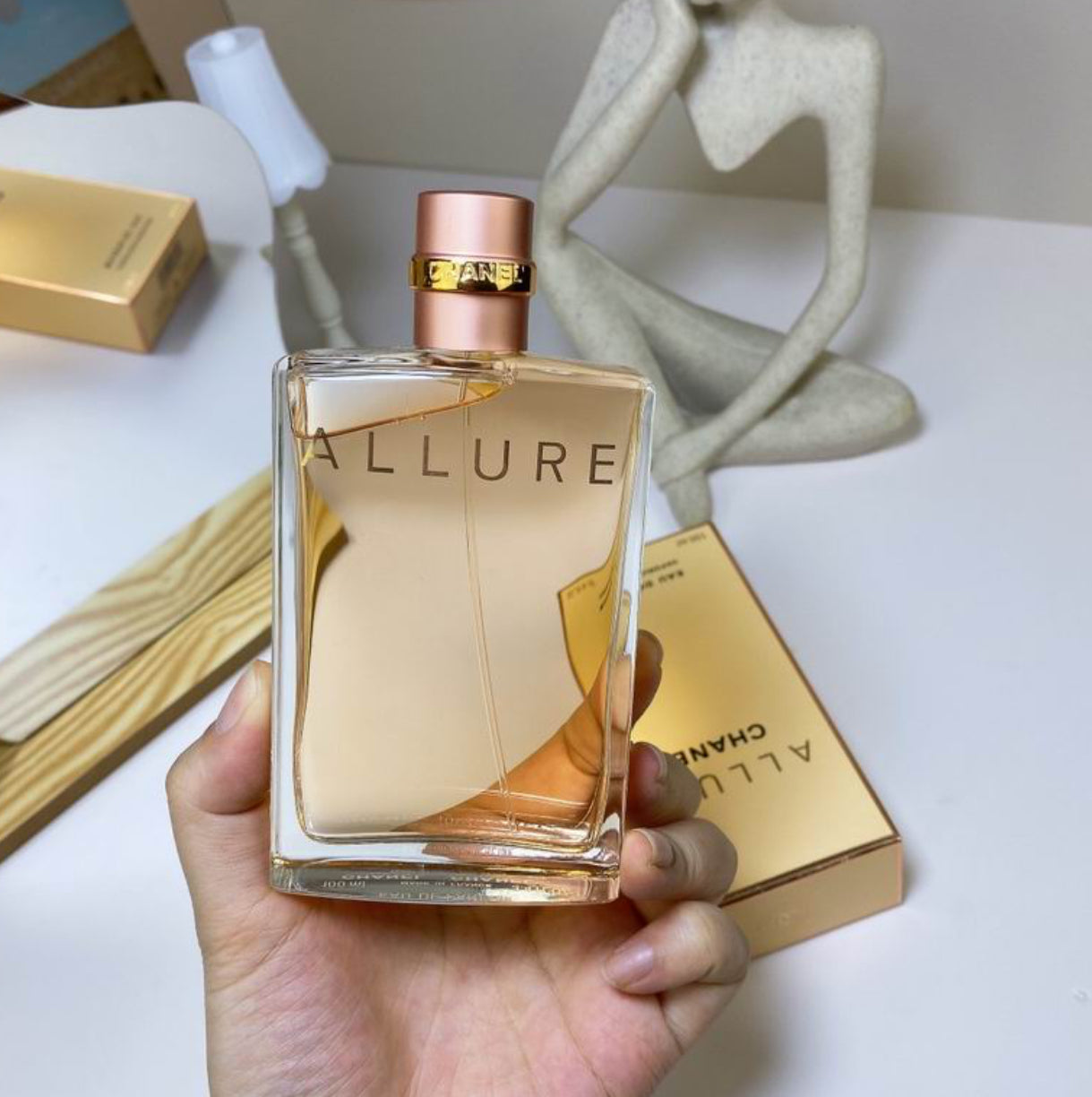 ALLURE EAU DE PARFUM