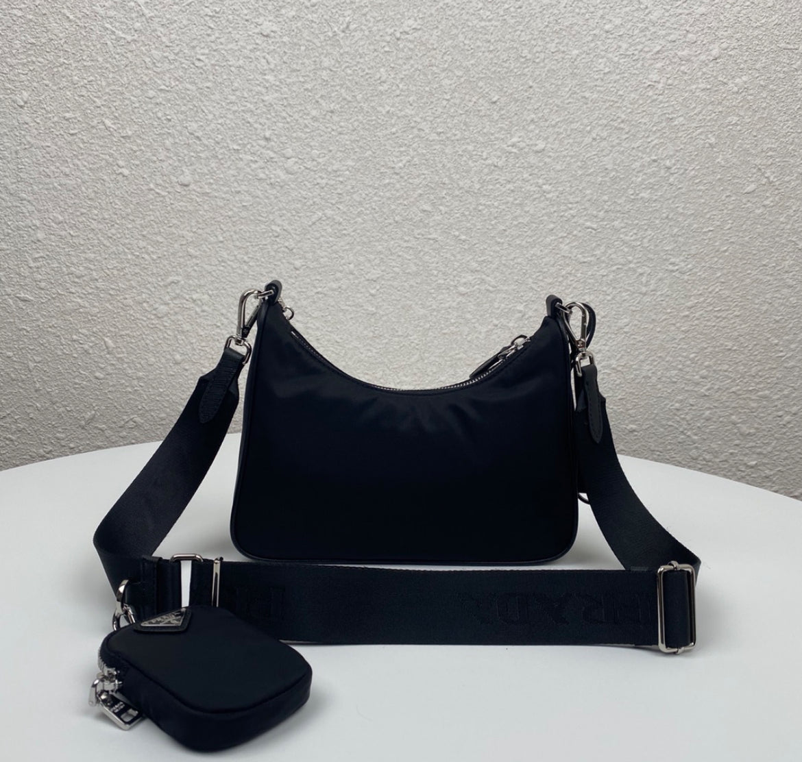 Authentic Prada Re-Edition 2005 Re-Nylon bag