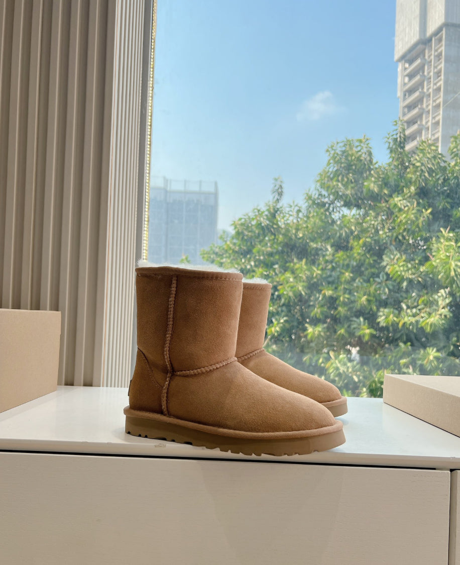 Authentic UGG Women's Classic Short II