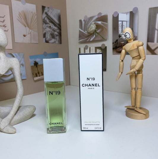 N°19 EAU DE TOILETTE