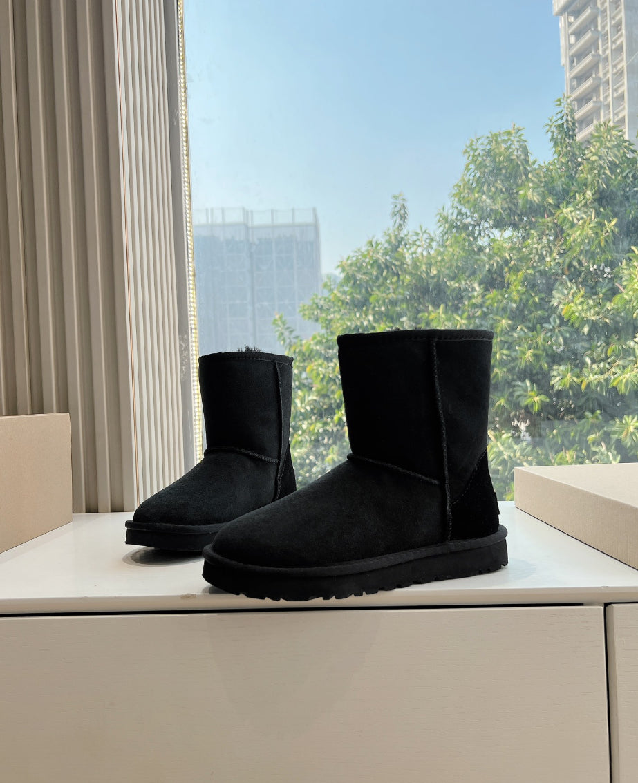 Authentic UGG Women's Classic Short II