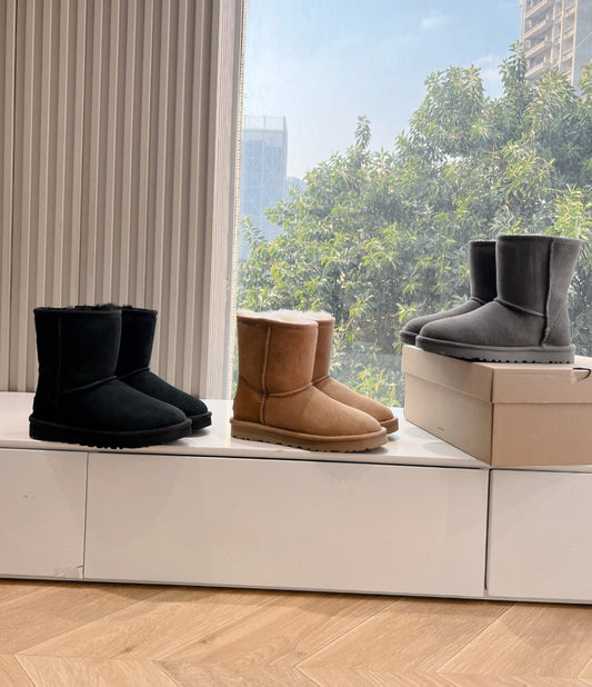 Authentic UGG Women's Classic Short II