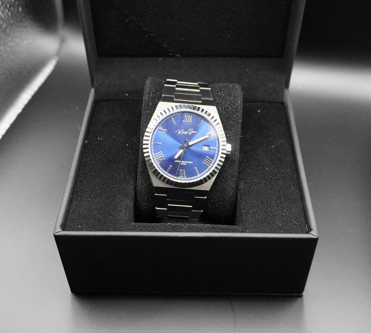 signature debut sapphire