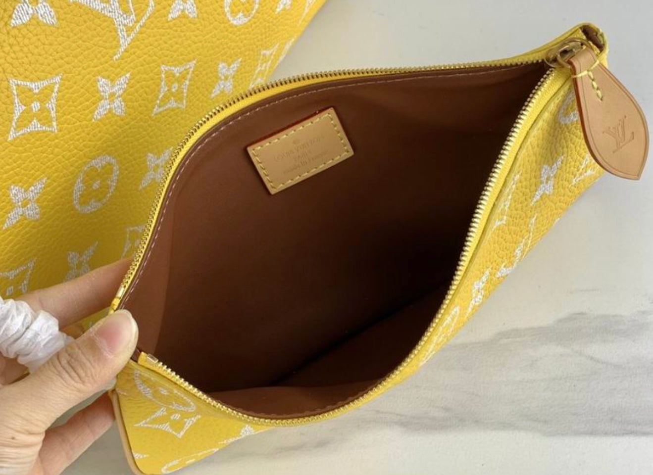 Authentic Louis Vuitton Speedy P9 Bandoulière 40 (Yellow)