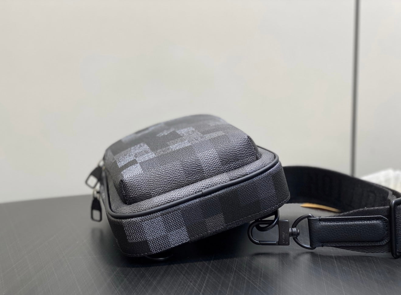 Authentic LOUIS VUITTON Damoflage Black Avenue Sling Bag