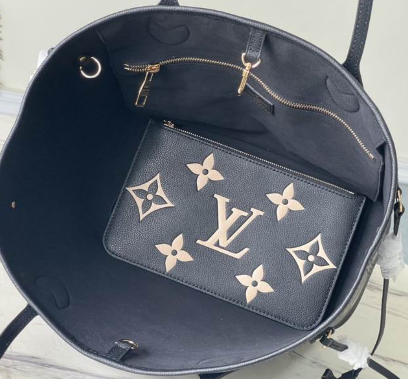 Authentic Louis Vuitton NEVERFUL MM TOTE (Black and White)
